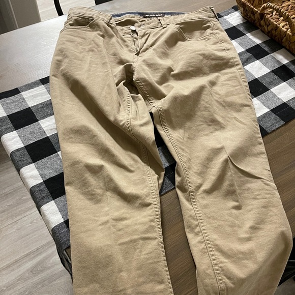 Men’s Khaki Pants - Picture 1 of 2